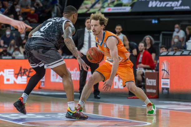 中形成的经 中形成的经